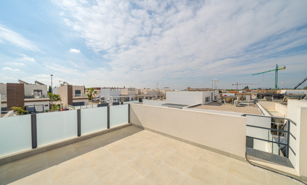 Resale - Townhouse - Daya Nueva