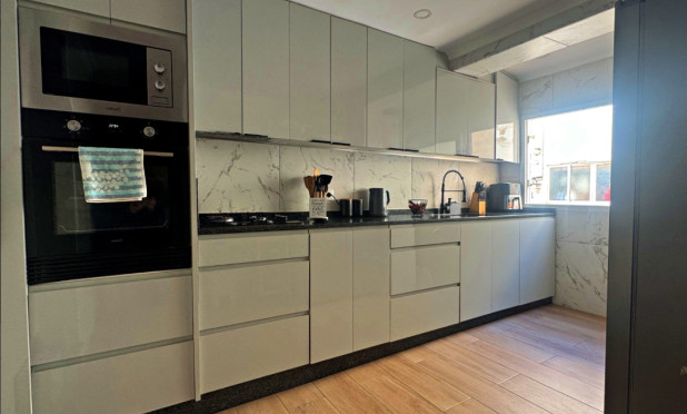 Odsprzedaż - Mieszkanie w bloku - Denia - Dénia