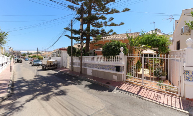 Resale - Villa - Torrevieja - Los altos