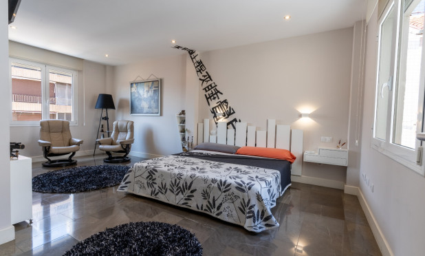 Resale - Apartment / flat - Alicante - Center