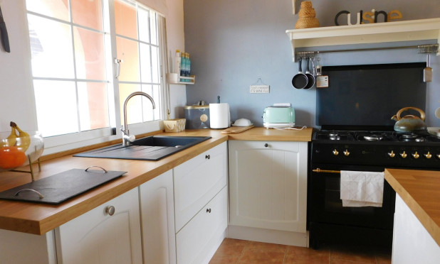 Odsprzedaż - Villa - Dolores