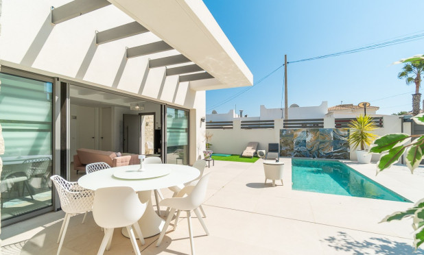 Revente - Villa - Orihuela Costa - Villamartin Golf