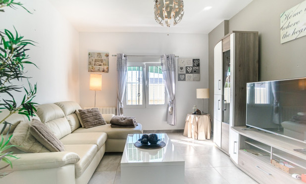 Odsprzedaż - Finca / Nieruchomość wiejska - Algorfa - ALGORFA