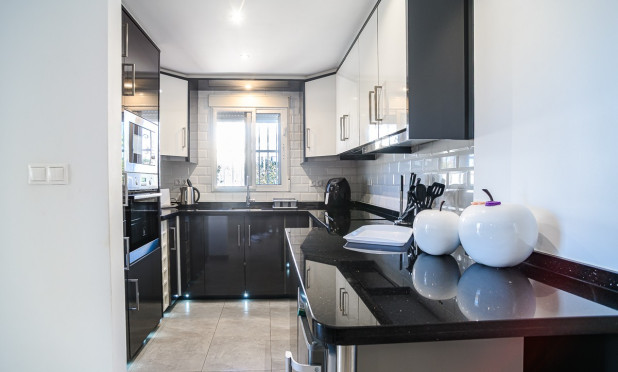 Odsprzedaż - Finca / Nieruchomość wiejska - Algorfa - ALGORFA