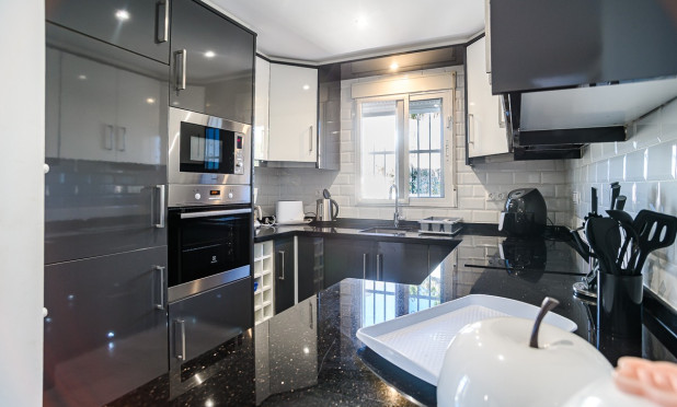 Odsprzedaż - Finca / Nieruchomość wiejska - Algorfa - ALGORFA