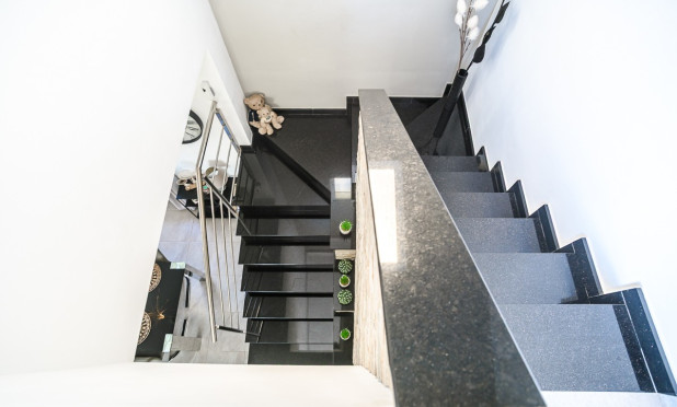 Odsprzedaż - Finca / Nieruchomość wiejska - Algorfa - ALGORFA