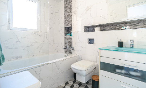 Odsprzedaż - Finca / Nieruchomość wiejska - Algorfa - ALGORFA