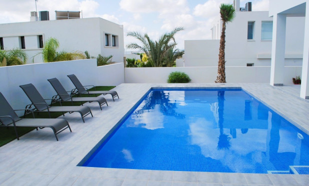 Odsprzedaż - Villa - La Marina