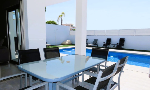 Odsprzedaż - Villa - La Marina