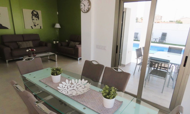 Odsprzedaż - Villa - La Marina