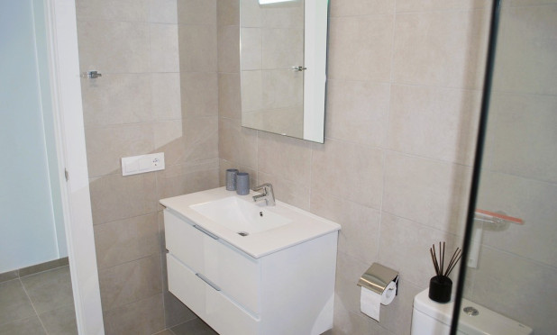 Odsprzedaż - Villa - La Marina