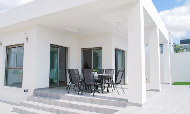 Odsprzedaż - Villa - La Marina