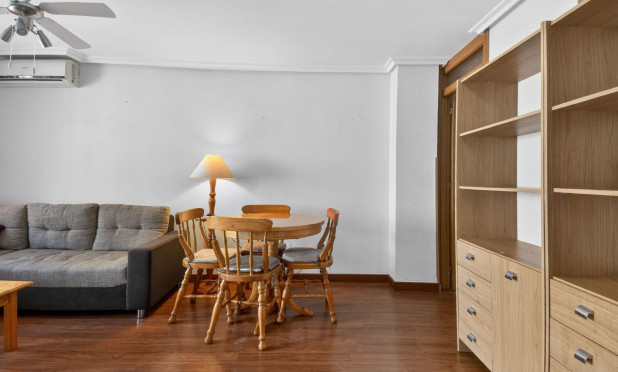 Resale - Apartment / flat - Torrevieja - Parque de las Naciones