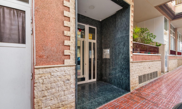 Resale - Apartment / flat - Torrevieja - Parque de las Naciones