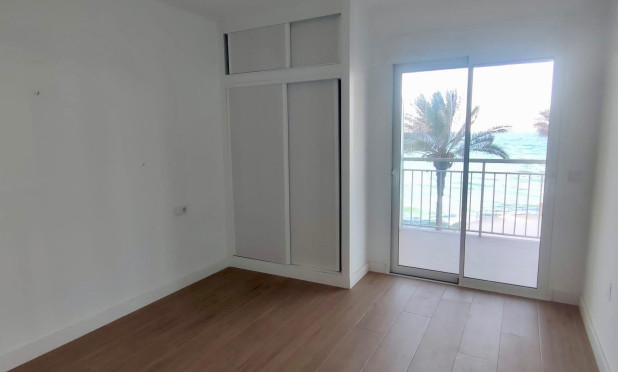 Resale - Apartment / flat - Torrevieja - Playa del cura