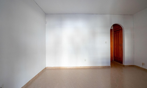 Resale - Apartment / flat - Torrevieja - El chaparral