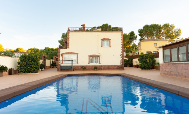 Resale - Semi-detached villa - Torrevieja - Los Balcones