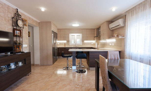 Resale - Semi-detached villa - Torrevieja - Los Balcones