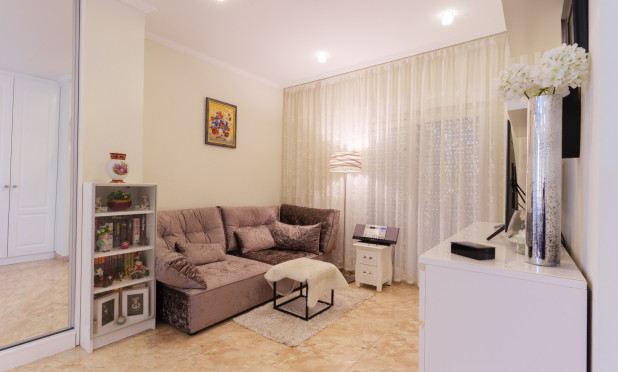 Resale - Semi-detached villa - Torrevieja - Los Balcones