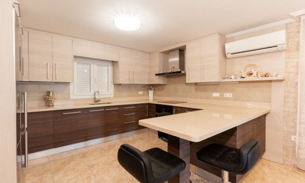 Resale - Semi-detached villa - Torrevieja - Los Balcones
