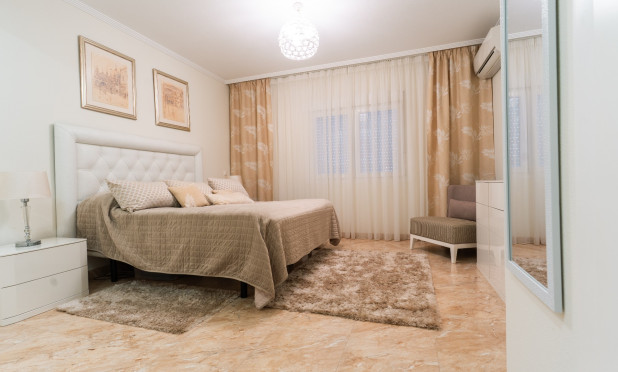 Resale - Semi-detached villa - Torrevieja - Los Balcones