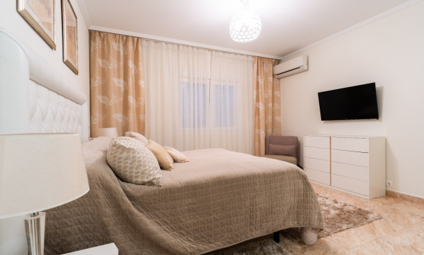 Resale - Semi-detached villa - Torrevieja - Los Balcones