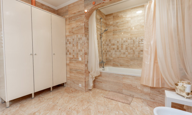Resale - Semi-detached villa - Torrevieja - Los Balcones