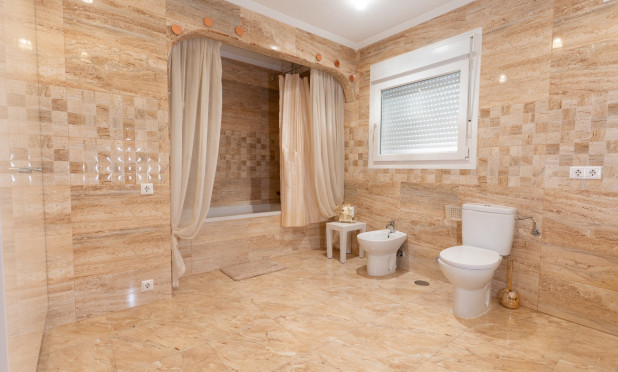 Resale - Semi-detached villa - Torrevieja - Los Balcones