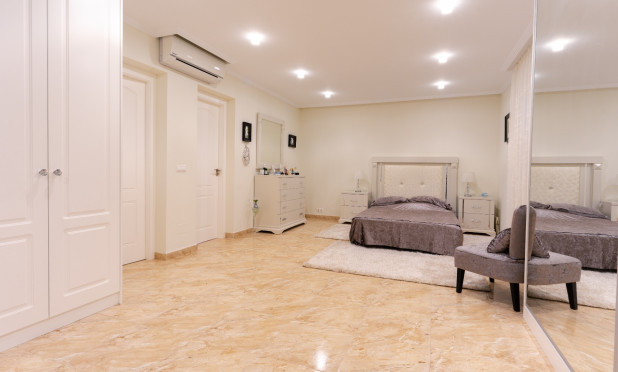 Resale - Semi-detached villa - Torrevieja - Los Balcones