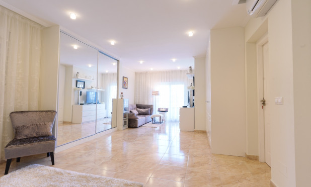 Resale - Semi-detached villa - Torrevieja - Los Balcones