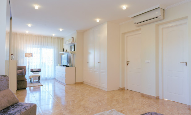 Resale - Semi-detached villa - Torrevieja - Los Balcones