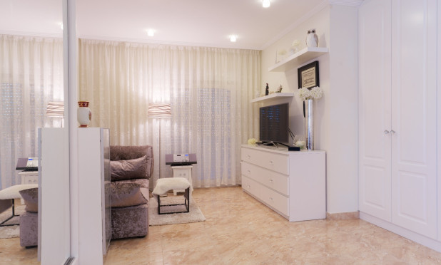 Resale - Semi-detached villa - Torrevieja - Los Balcones