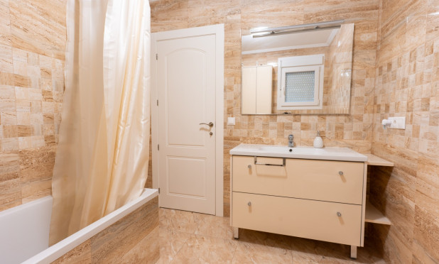 Resale - Semi-detached villa - Torrevieja - Los Balcones