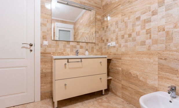 Resale - Semi-detached villa - Torrevieja - Los Balcones