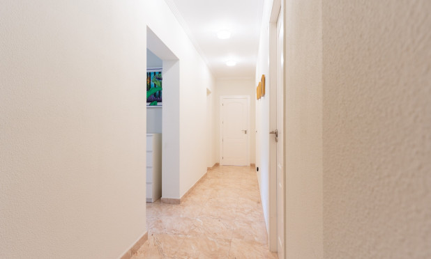 Resale - Semi-detached villa - Torrevieja - Los Balcones