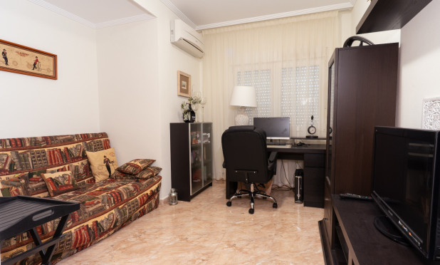Resale - Semi-detached villa - Torrevieja - Los Balcones