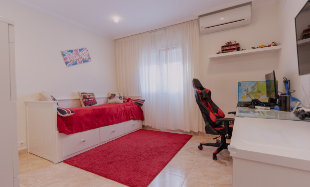 Resale - Semi-detached villa - Torrevieja - Los Balcones