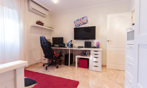 Resale - Semi-detached villa - Torrevieja - Los Balcones