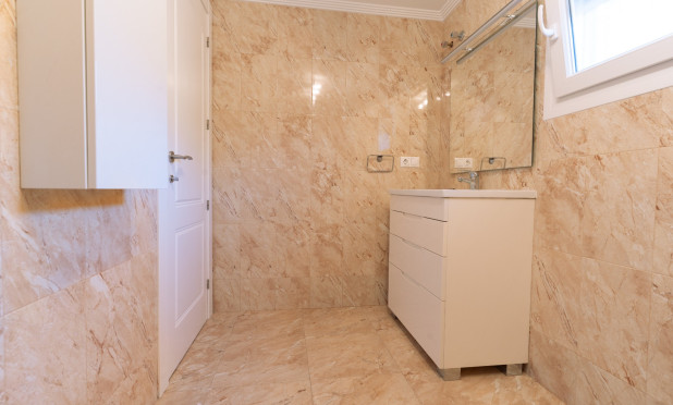 Resale - Semi-detached villa - Torrevieja - Los Balcones