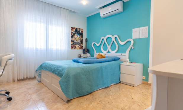 Resale - Semi-detached villa - Torrevieja - Los Balcones