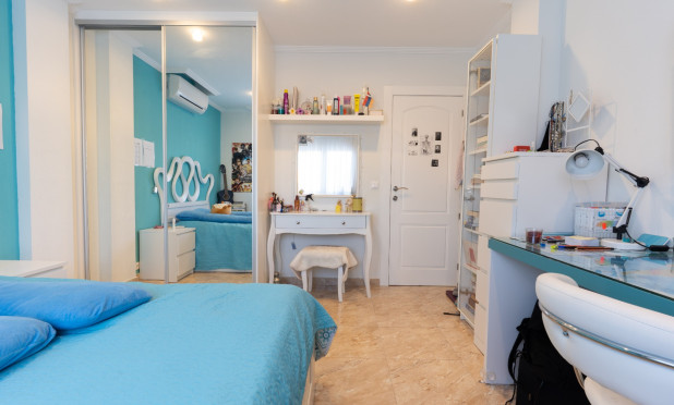 Resale - Semi-detached villa - Torrevieja - Los Balcones