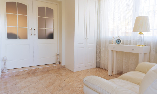 Resale - Semi-detached villa - Torrevieja - Los Balcones