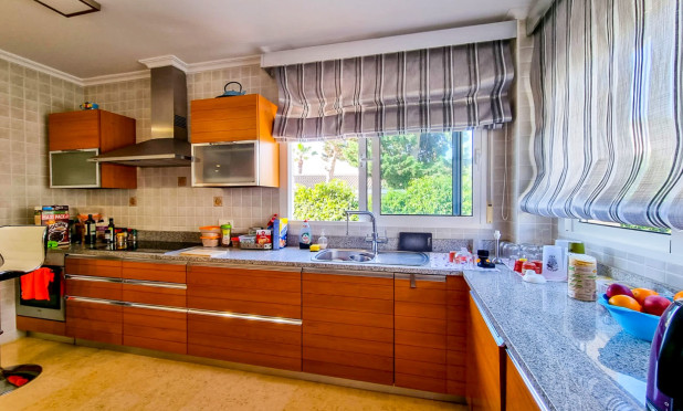 Resale - Villa - Torrevieja - La Mata