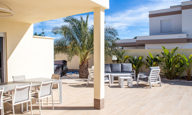 Resale - Semi-detached villa - Torrevieja - La Siesta - El Salado -  Torreta