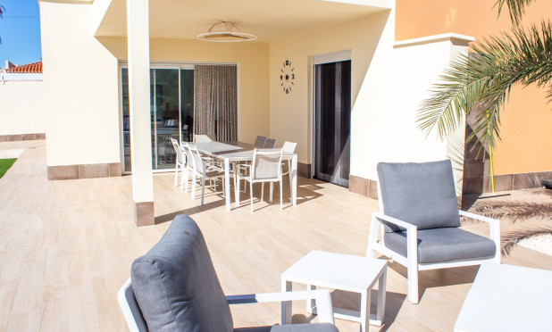 Resale - Semi-detached villa - Torrevieja - La Siesta - El Salado -  Torreta
