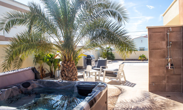 Resale - Semi-detached villa - Torrevieja - La Siesta - El Salado -  Torreta