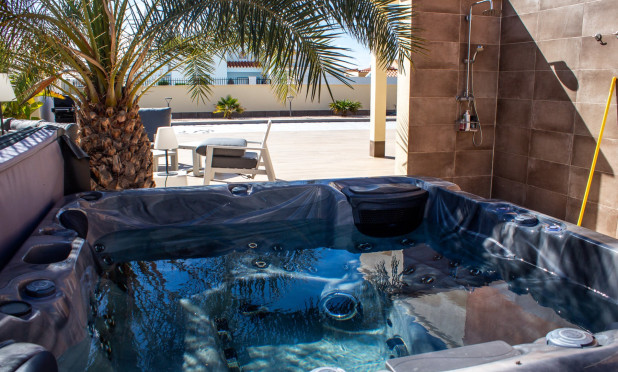 Resale - Semi-detached villa - Torrevieja - La Siesta - El Salado -  Torreta