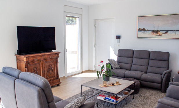 Resale - Semi-detached villa - Torrevieja - La Siesta - El Salado -  Torreta