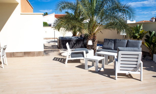Resale - Semi-detached villa - Torrevieja - La Siesta - El Salado -  Torreta