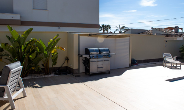 Resale - Semi-detached villa - Torrevieja - La Siesta - El Salado -  Torreta